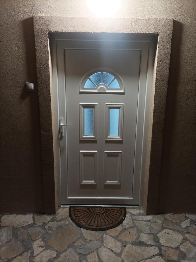 Apartmani Marija Zemun Zemun Polje Extérieur photo